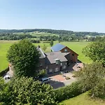 Hof Kleeberg 호텔 *