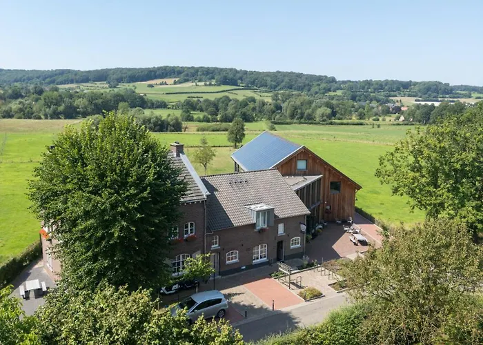 Hof Kleeberg Отель *