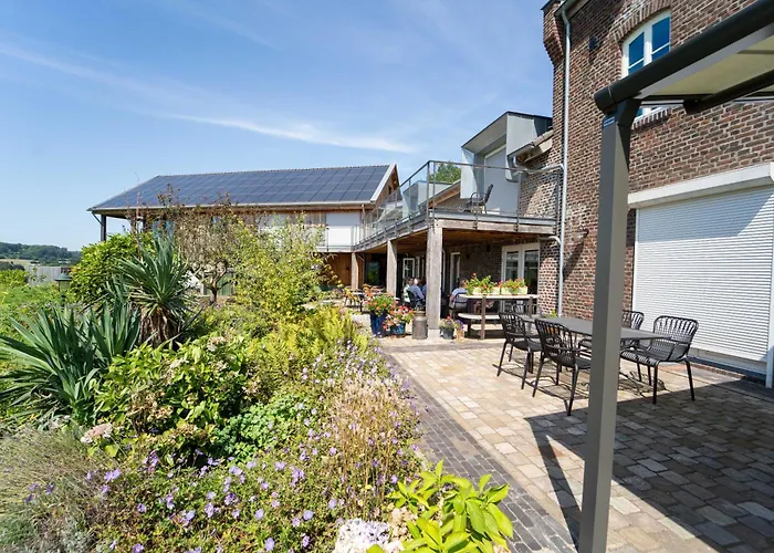 Hof Kleeberg Отель *