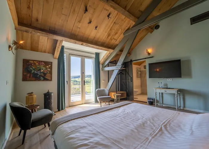 Hof Kleeberg Отель *