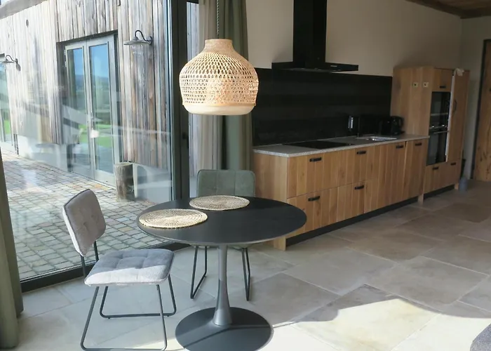 Hof Kleeberg Отель *